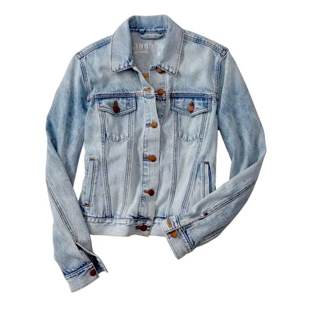 Brand: Gap 1969 ; Color: Light Denim ; Size: Small